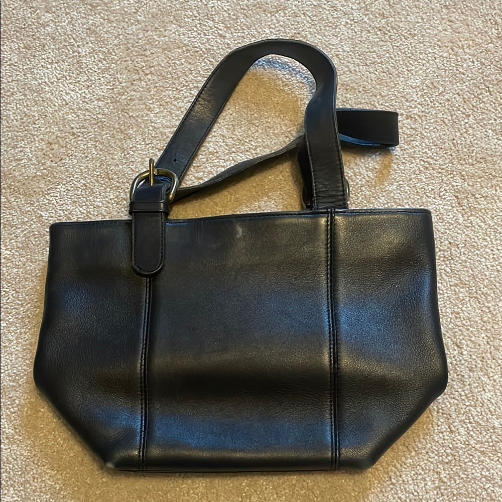 Tannery West Black Shoulder Bag with Sleek Design